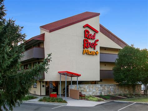 They are within walking distance from Union Station and about a 5 minute drive from the Bayfront Convention Center or Erie Zoo. . Red roof inn plus near me